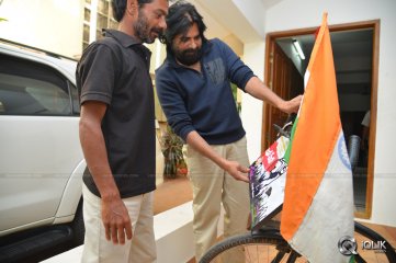 Pawan Kalyan Meets West Bengal Fan